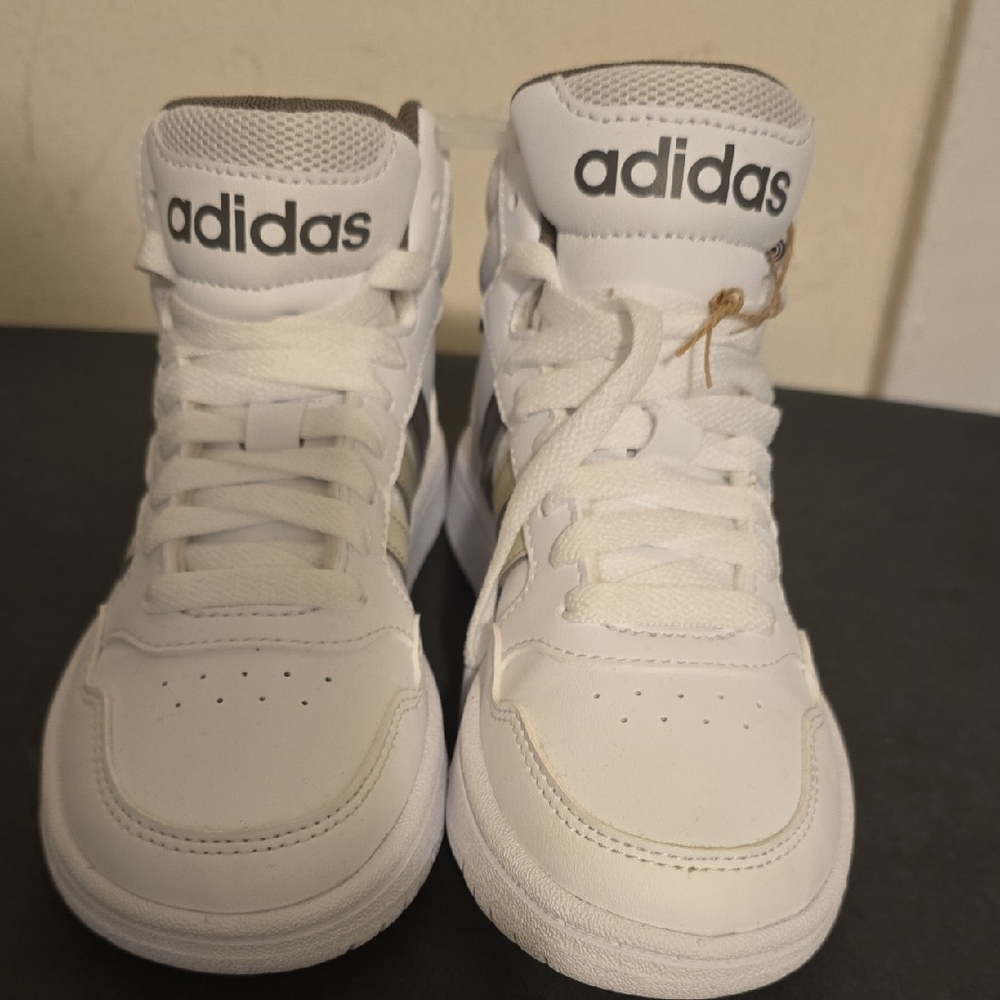 ADIDAS HOOPS 3.0 MID KIDS SIZE 11.5K CLOUD WHITE, ORBIT GREY, PUTTY GREY.